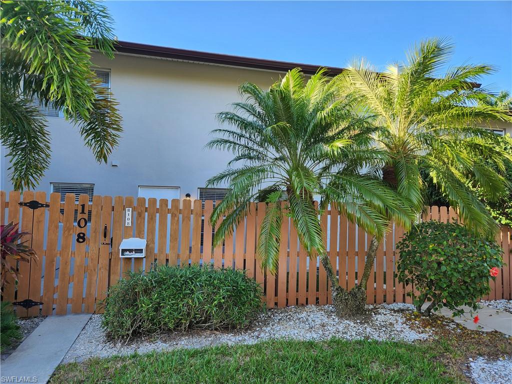 PALM CREST VILLAS - Residential
