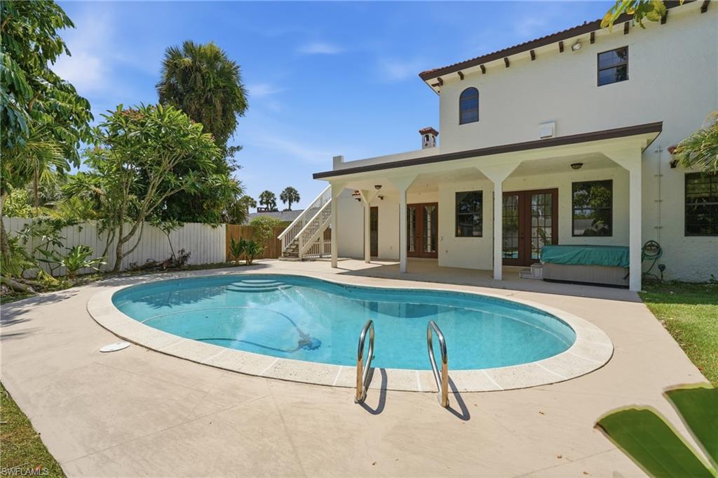 SELLER OFFERING AHS HOME WARRANTY WITH PURCHASE!
Welcome to 1358 Hopedale Drive, an exquisite Italianate-style residence ideally located between Historic McGregor Boulevard and the Caloosahatchee River in the coveted Twin Palm Estates. Offering 4 bedrooms + Den (could be a 5th bedroom)/3 baths and over 3,400 sq ft of luxurious living space. The impressive primary suite is a true retreat with a generous sitting area, his-and-hers walk-in closets, and a spa-like bath with a jetted soaking tub, walk-in shower, and access to a private terrace with tranquil river views. Outdoors, enjoy a covered lanai, sparkling pool, and a private fenced backyard. Twin Palm Estates is the only Fort Myers community where you can walk or jog directly along the riverfront and enjoy gorgeous sunsets. Walking distance to the Alliance of the Arts, Farmers Market, YMCA, Bishop Verot High School, Publix, and restaurants.
____________________________________________________________________________________
________________________________________________________________________________