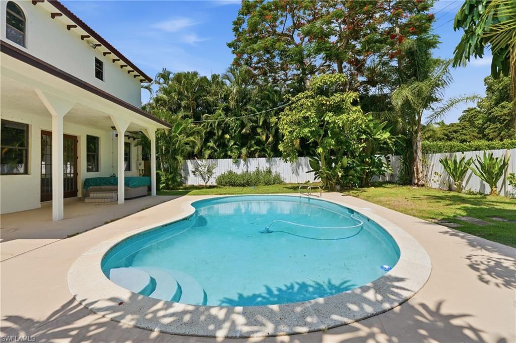 TWIN PALM ESTATES - Residential