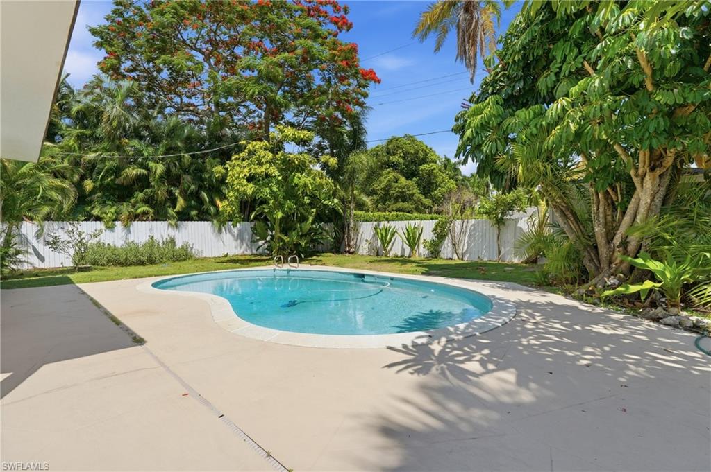 TWIN PALM ESTATES - Residential