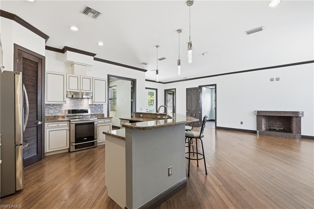 TWIN PALM ESTATES - Residential