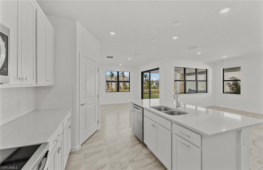 HAMPTON LAKES - Residential