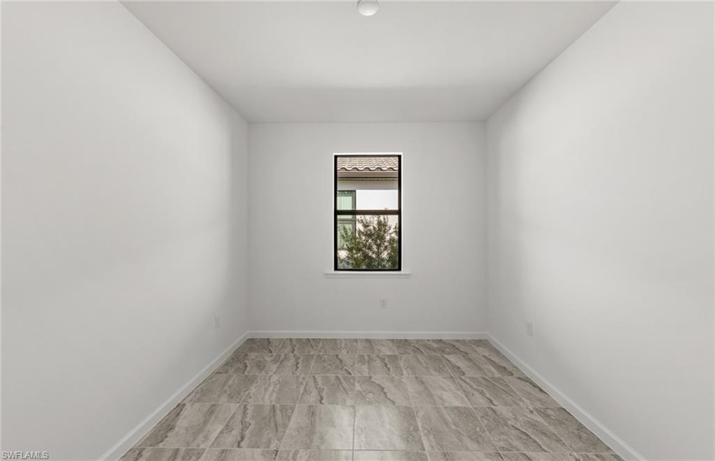 HAMPTON LAKES - Residential