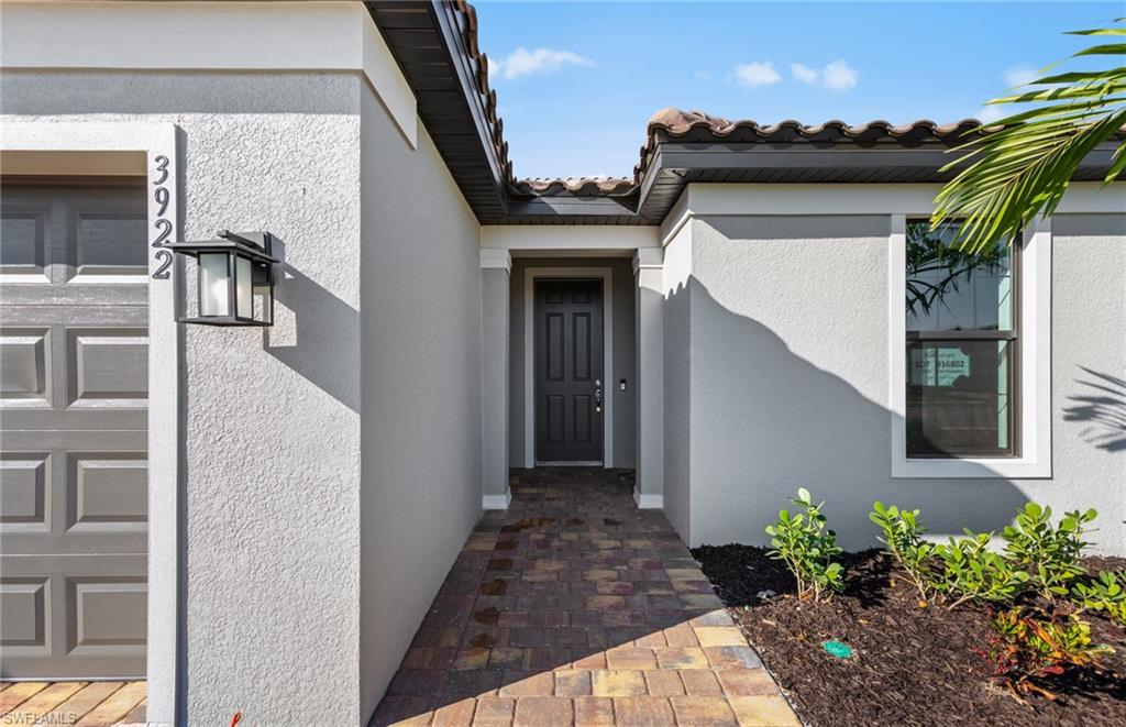 HAMPTON LAKES - Residential
