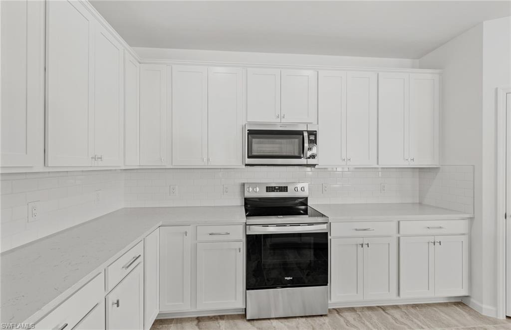 HAMPTON LAKES - Residential
