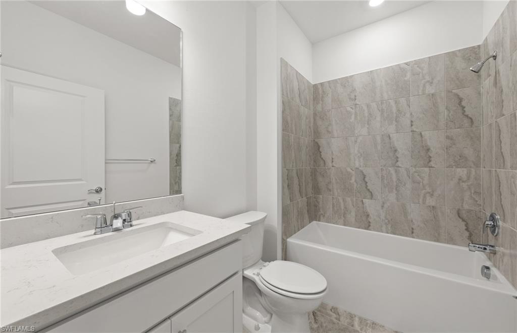 HAMPTON LAKES - Residential