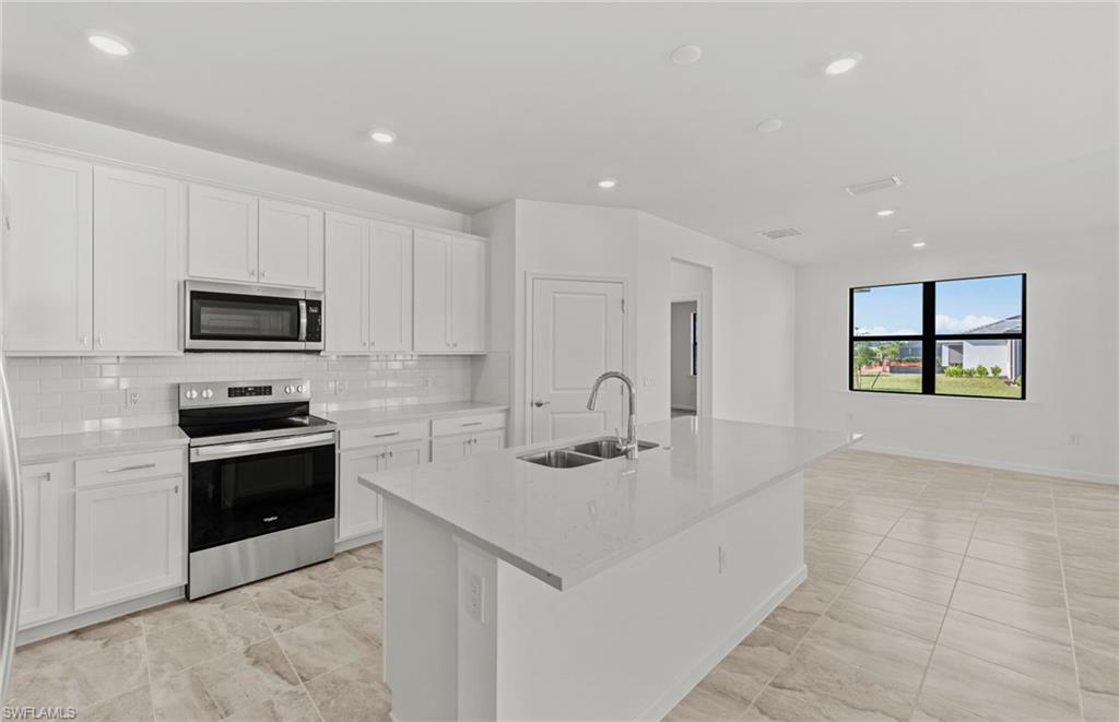 HAMPTON LAKES - Residential