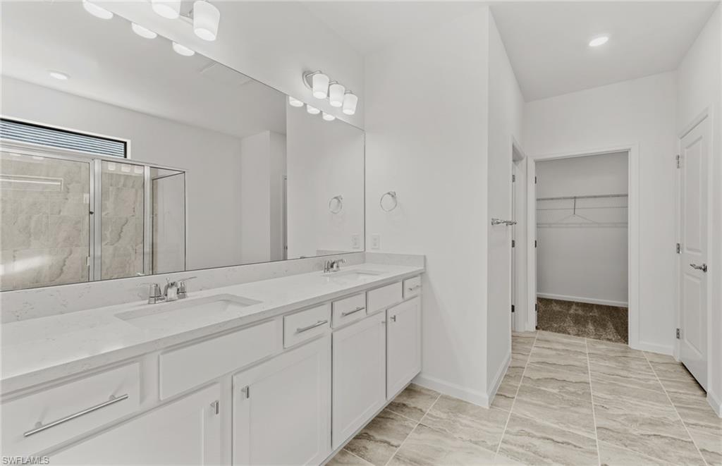 HAMPTON LAKES - Residential