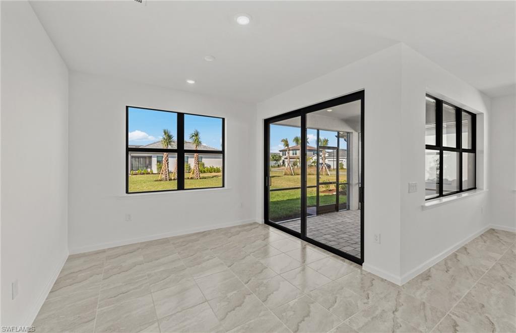 HAMPTON LAKES - Residential