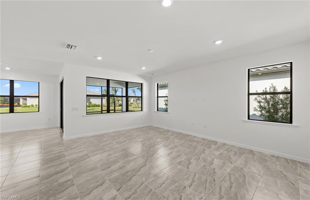 HAMPTON LAKES - Residential