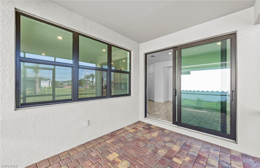 HAMPTON LAKES - Residential