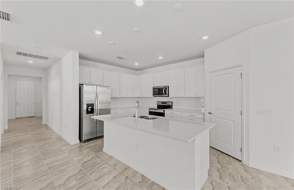 HAMPTON LAKES - Residential