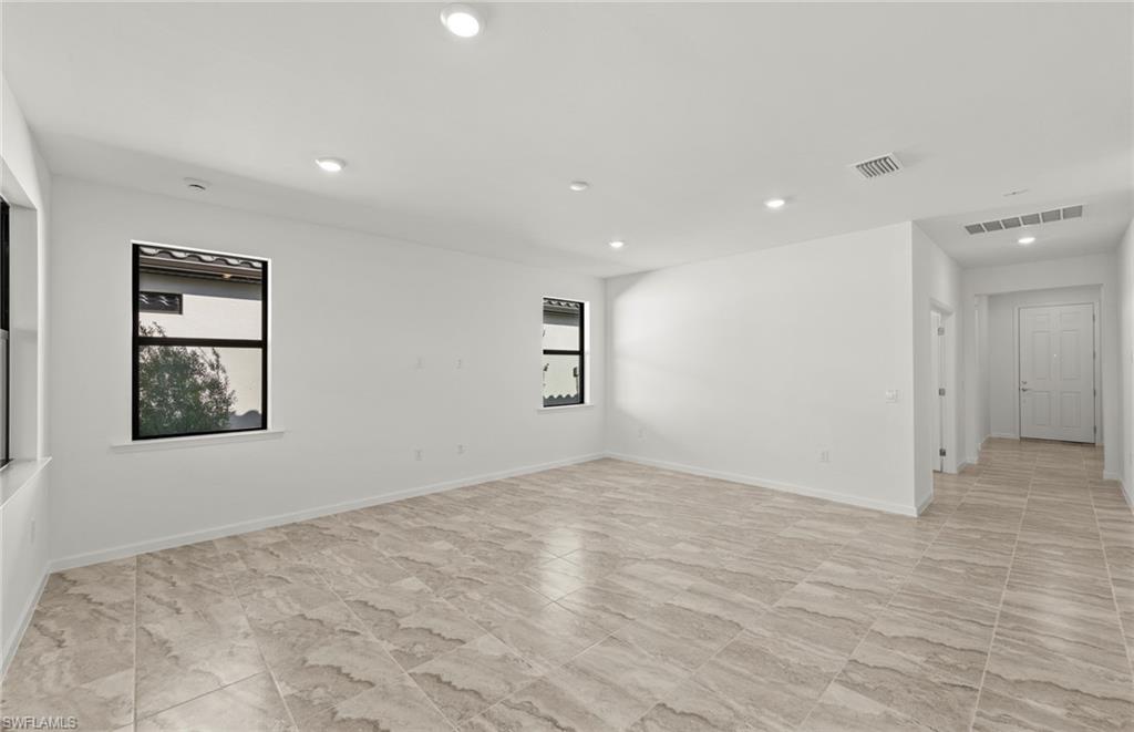 HAMPTON LAKES - Residential