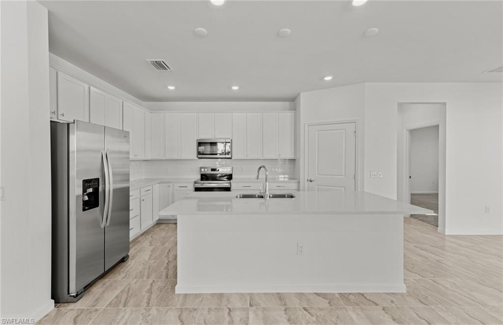 HAMPTON LAKES - Residential