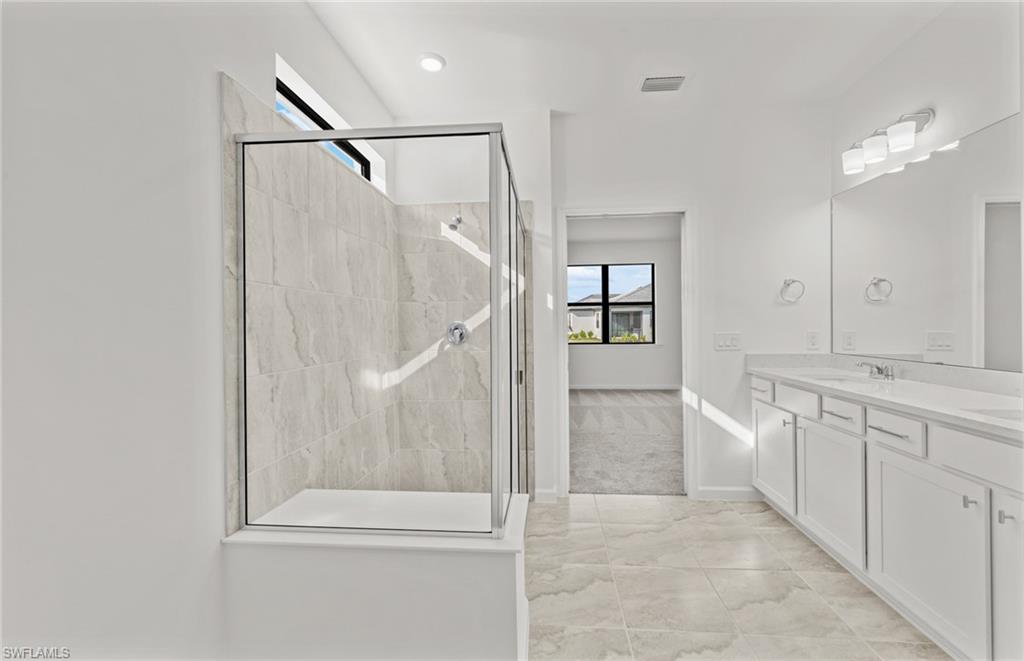HAMPTON LAKES - Residential
