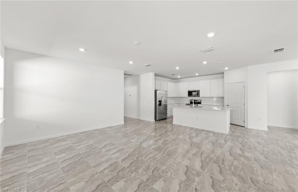 HAMPTON LAKES - Residential