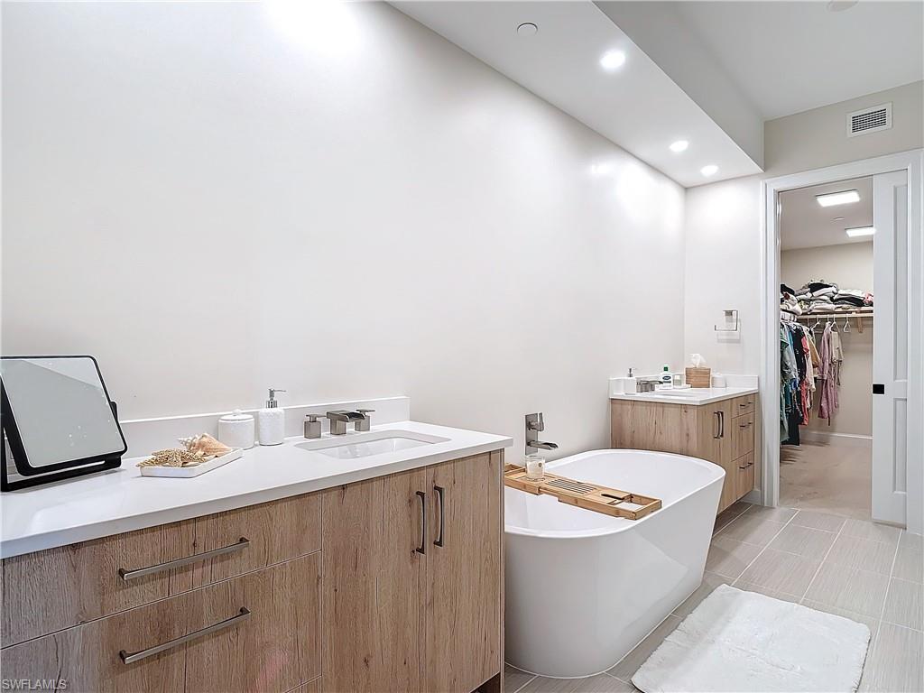 ELEVEN ELEVEN CENTRAL - Residential Lease