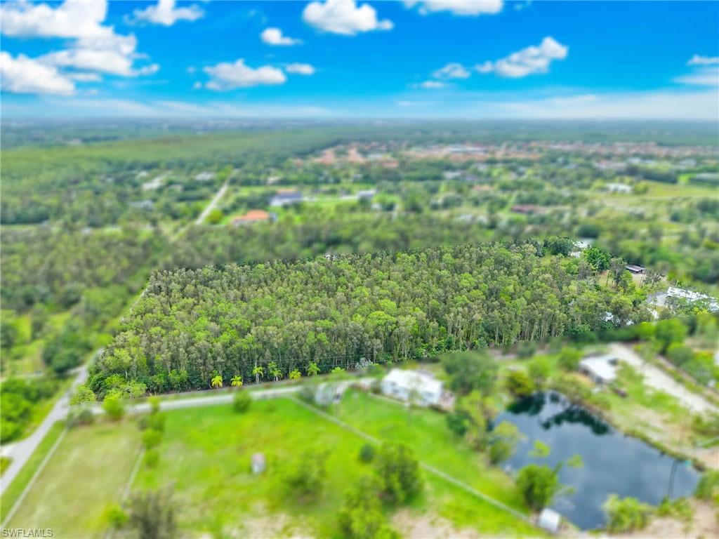 COLONIAL FARMS - Land