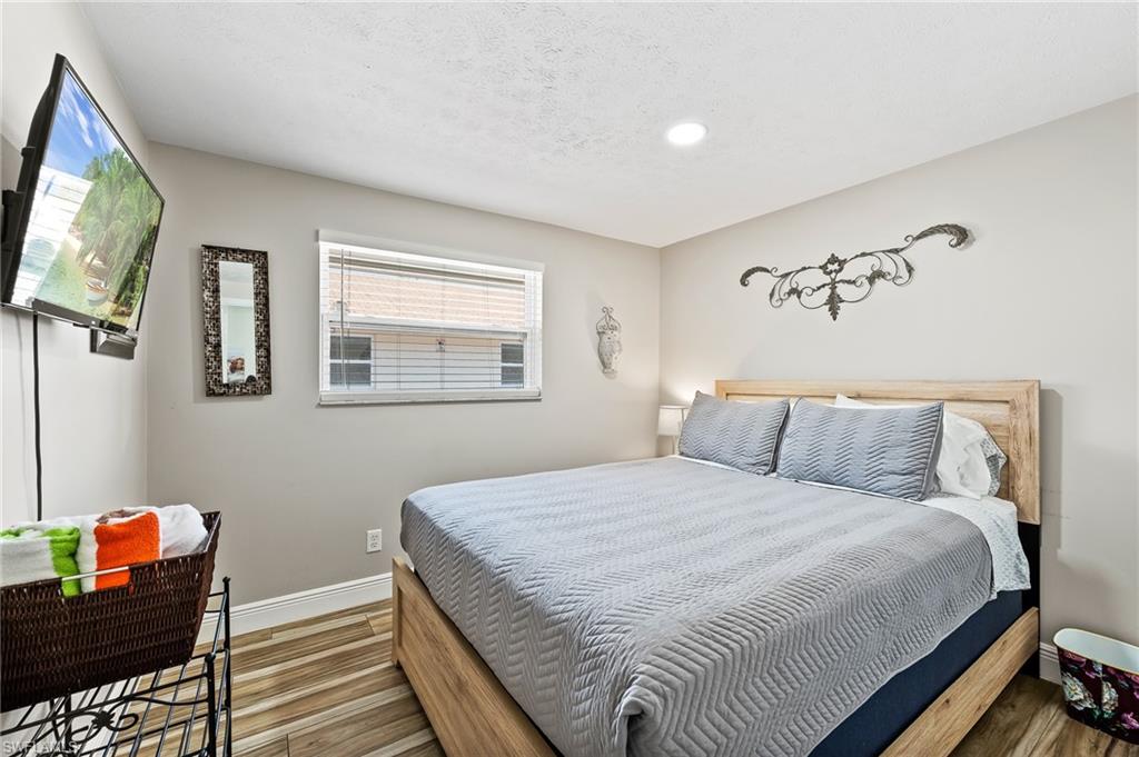 NAPLES PARK - Residential Income