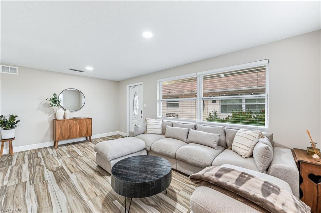 NAPLES PARK - Residential Income