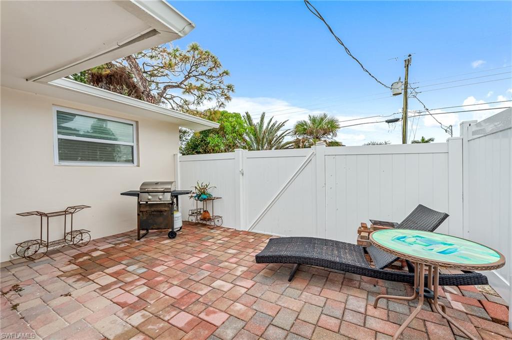 NAPLES PARK - Residential Income
