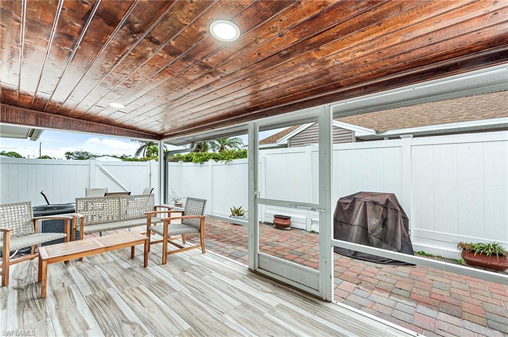 NAPLES PARK - Residential Income