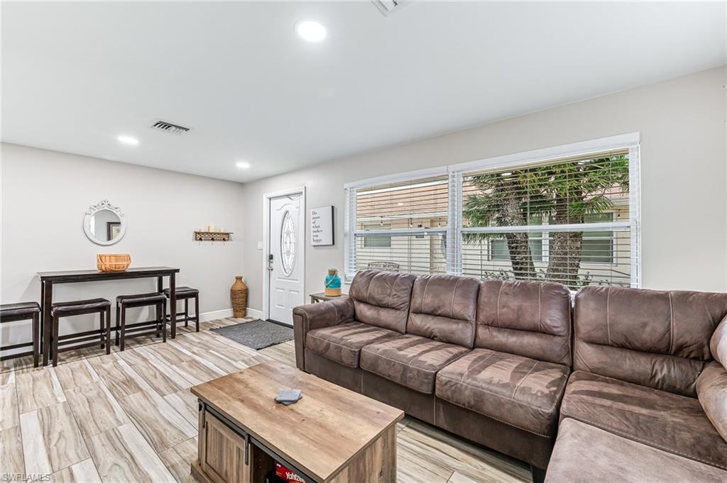 NAPLES PARK - Residential Income