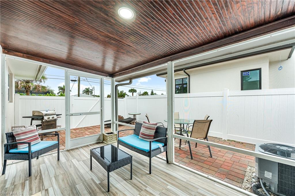 NAPLES PARK - Residential Income