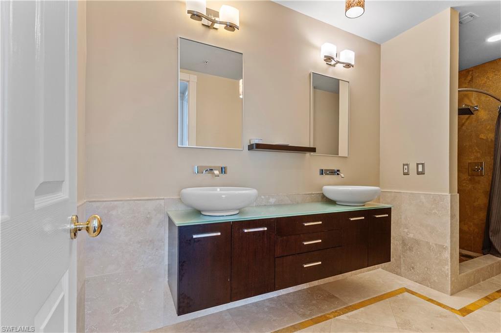 LES CHATEAUX - Residential Lease