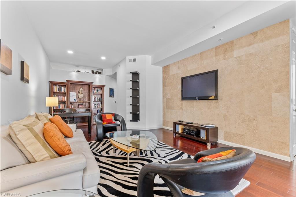 LES CHATEAUX - Residential Lease