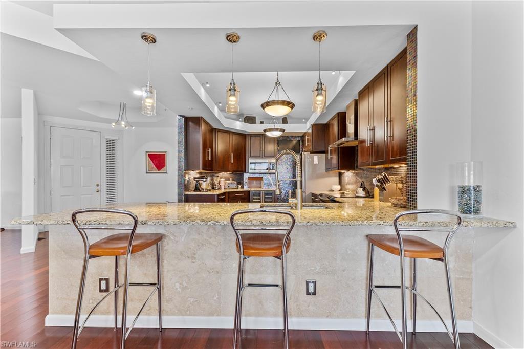 LES CHATEAUX - Residential Lease