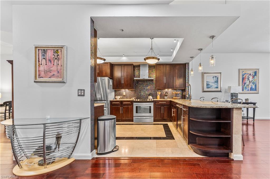 LES CHATEAUX - Residential Lease