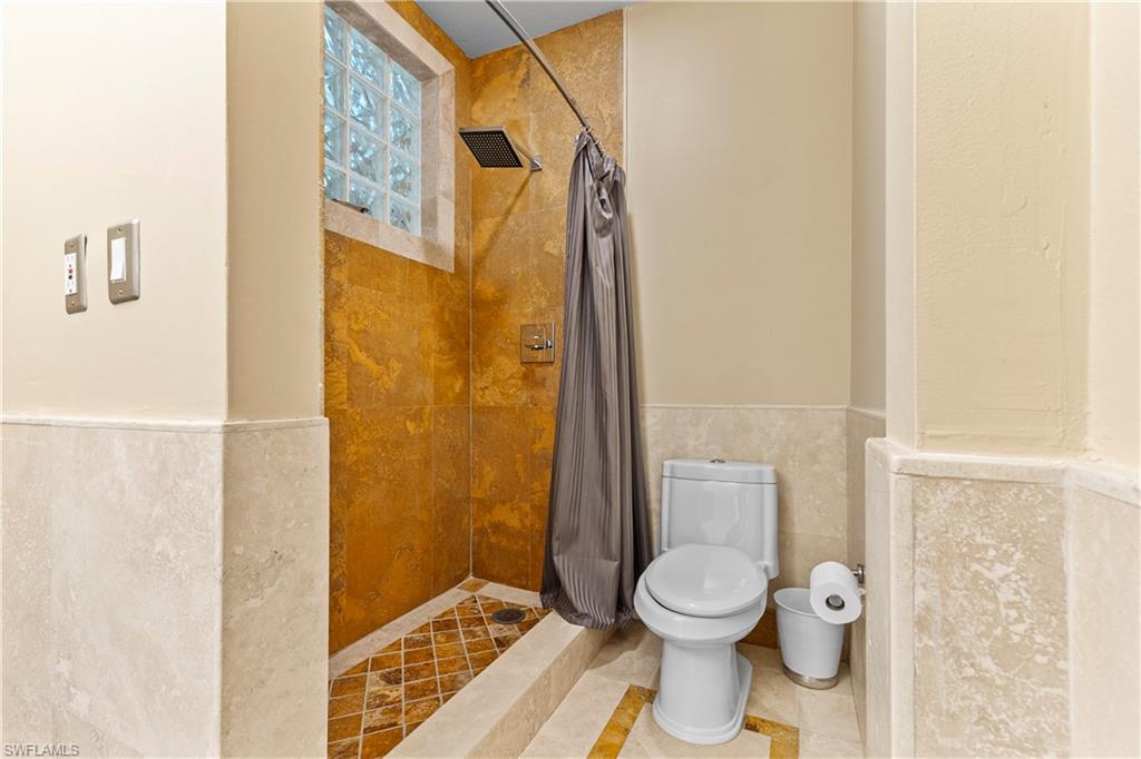 LES CHATEAUX - Residential Lease
