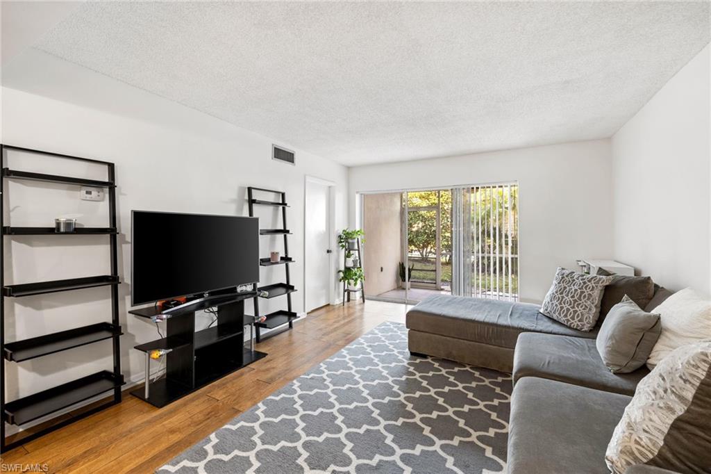 FOUR FOUNTAINS - Residential