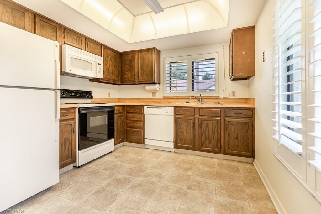 SEVEN LAKES - Residential