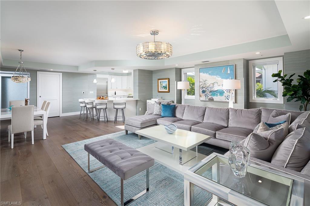 ESMERALDA ON EIGHTH - Residential