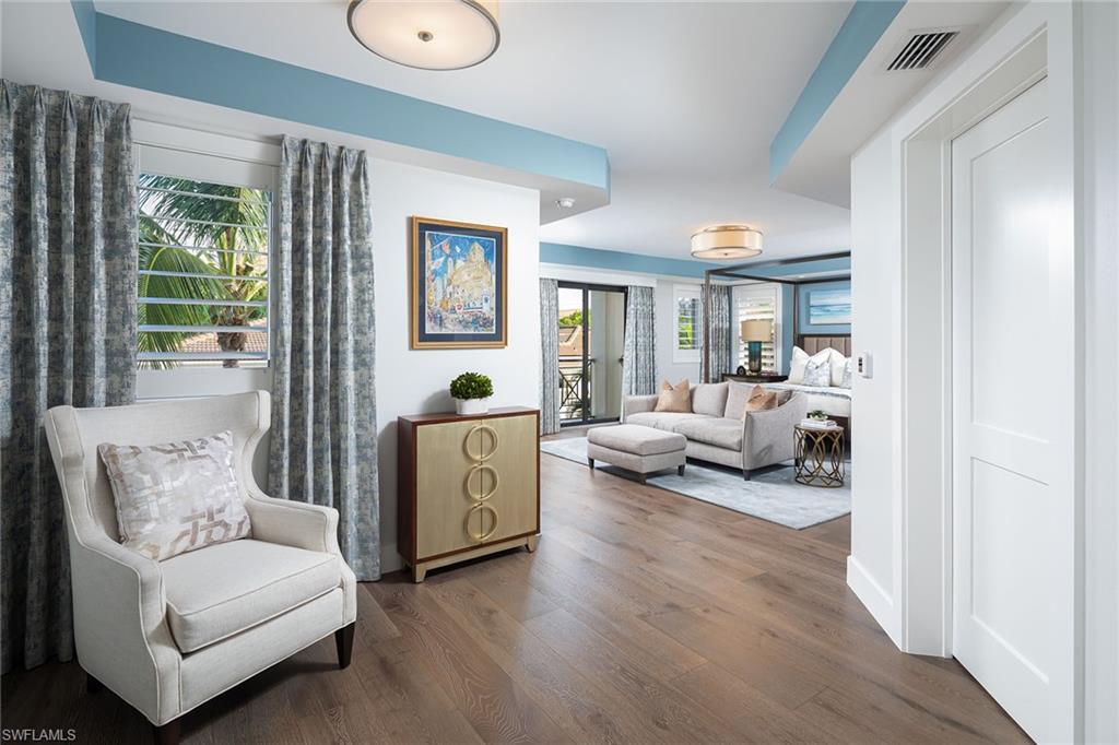 ESMERALDA ON EIGHTH - Residential