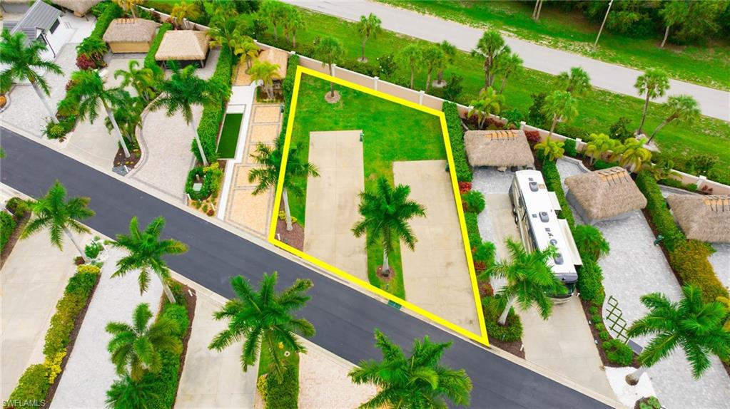 NAPLES MOTORCOACH RESORT - Land
