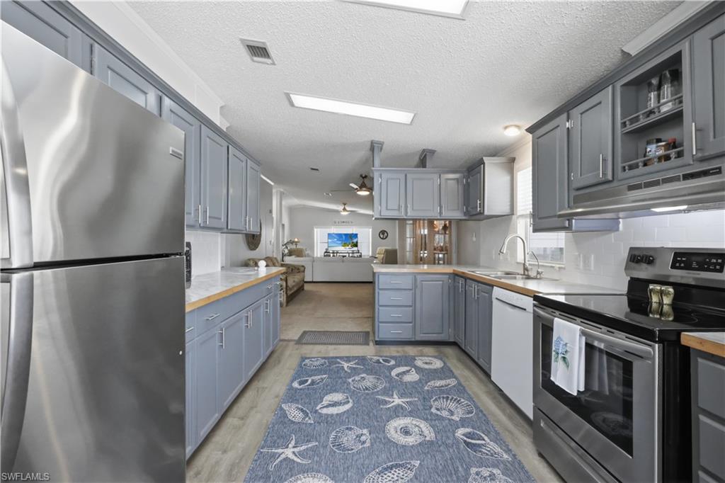 FOREST PARK MOBILE HOME - Residential