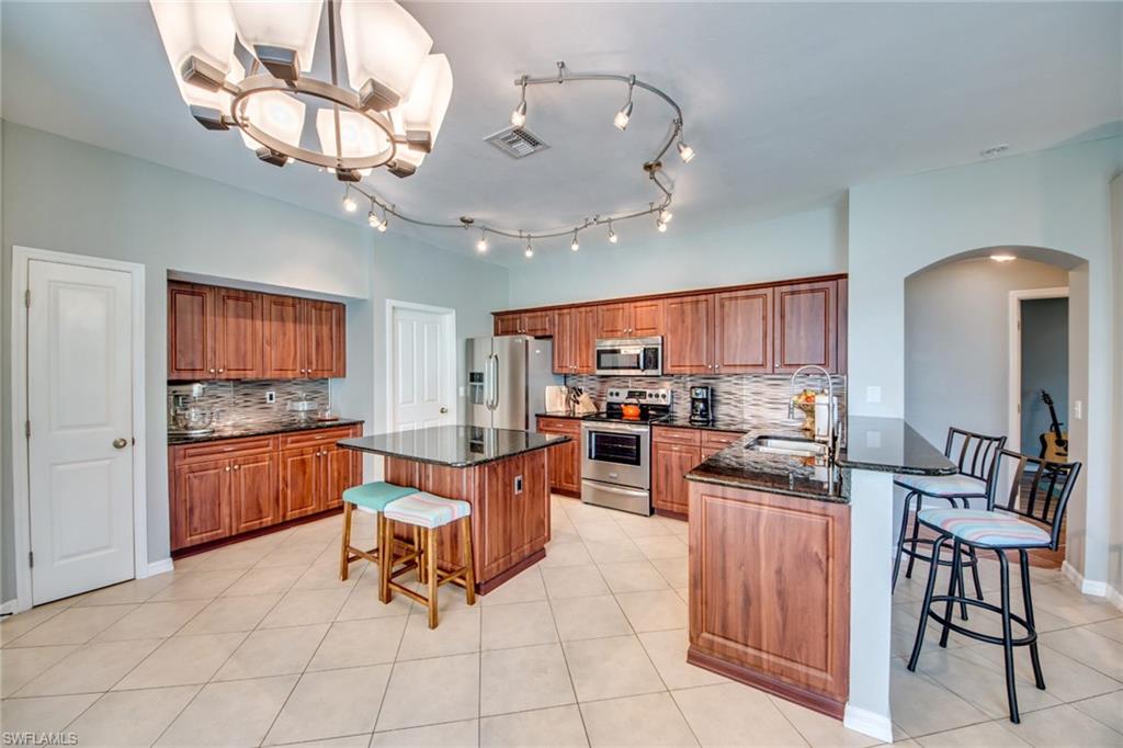 VARSITY LAKES - Residential