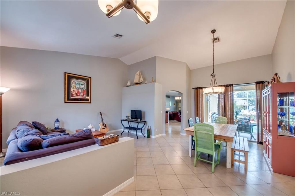 VARSITY LAKES - Residential