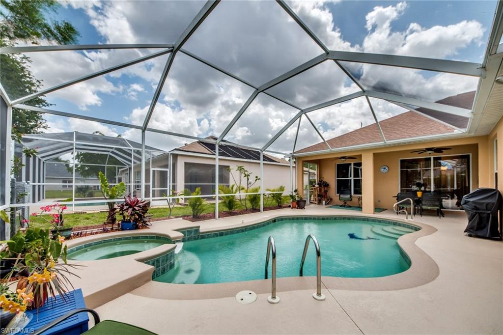 VARSITY LAKES - Residential