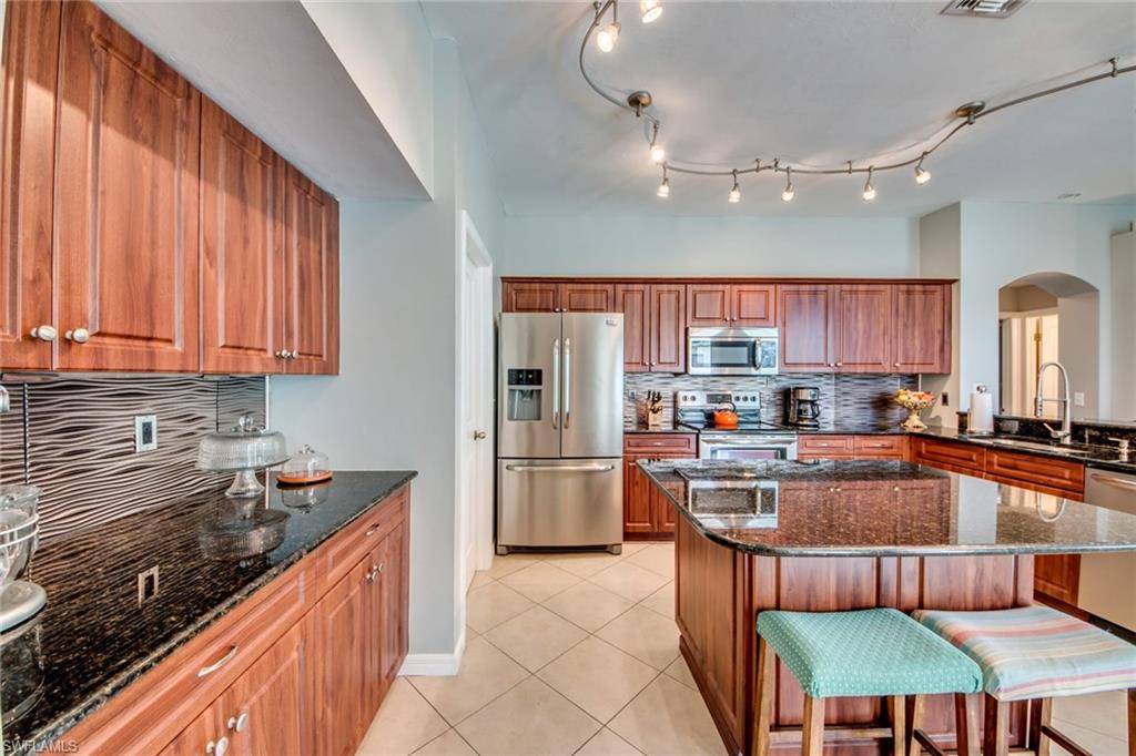 VARSITY LAKES - Residential