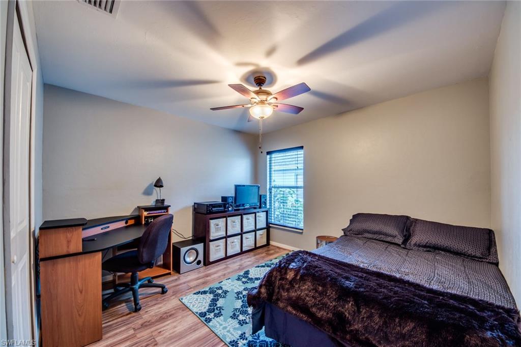 VARSITY LAKES - Residential