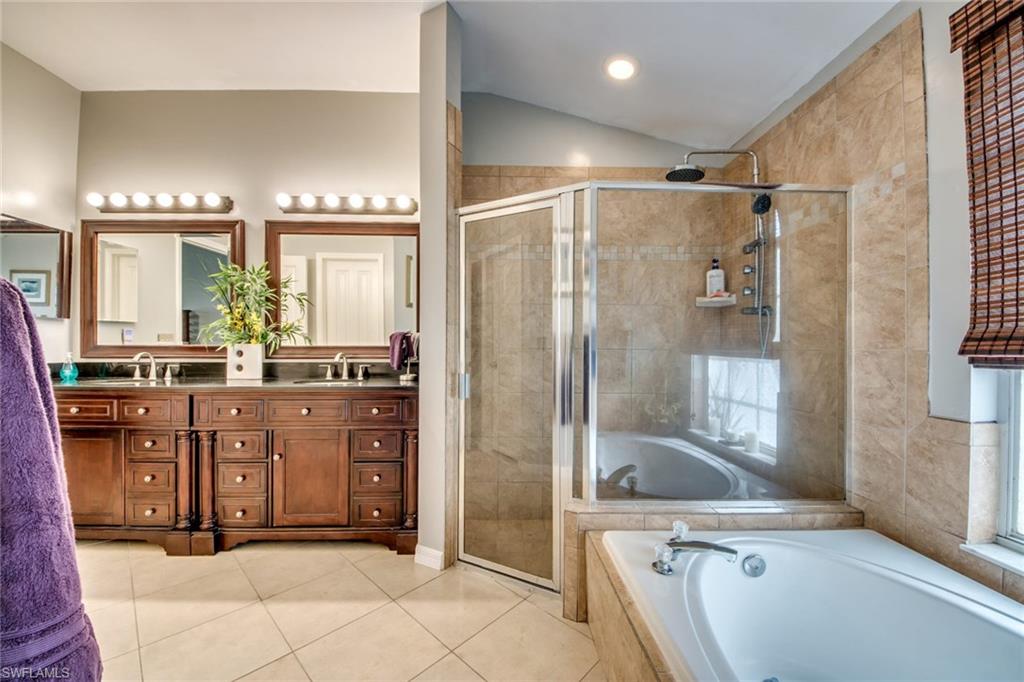 VARSITY LAKES - Residential