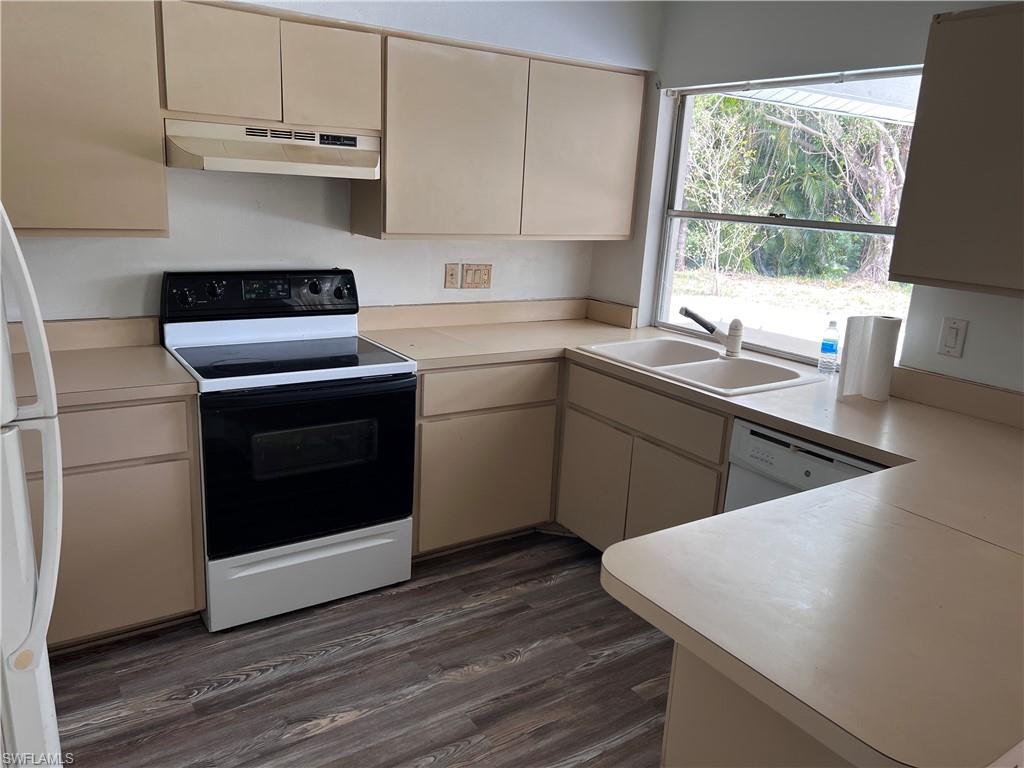 SAN CARLOS PARK - Residential