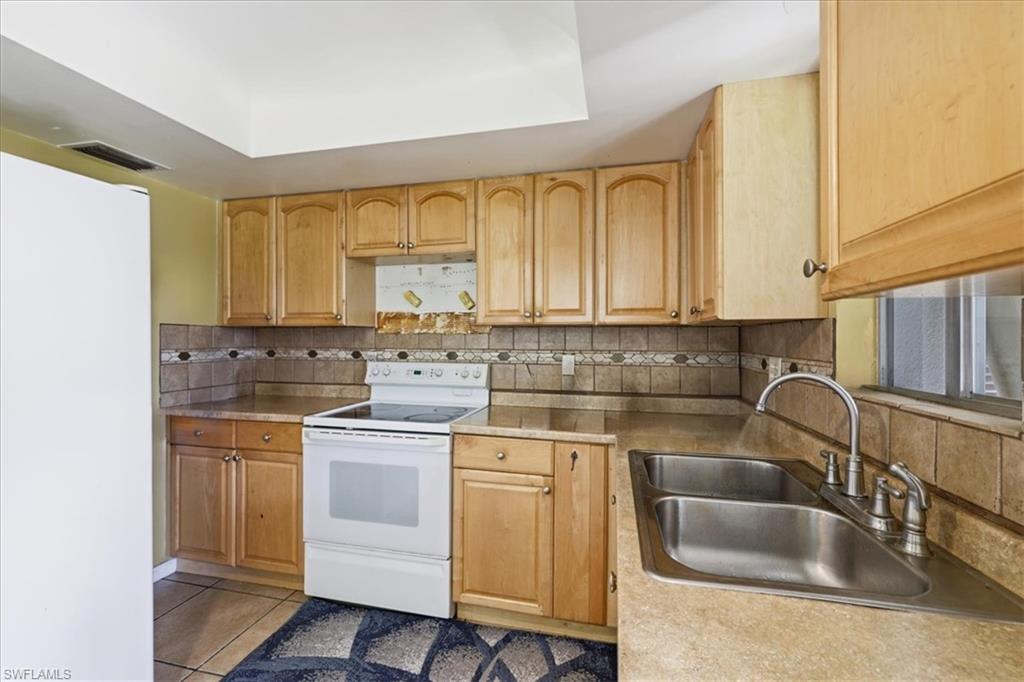 FAIRWAYS CONDO - Residential