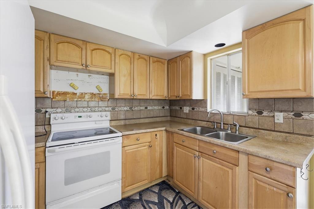 FAIRWAYS CONDO - Residential