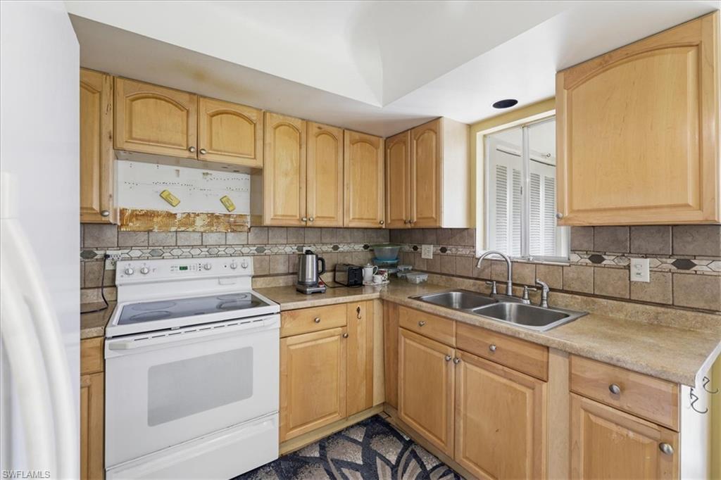FAIRWAYS CONDO - Residential