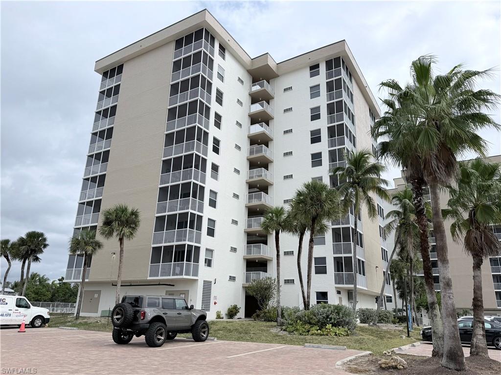 BEACH AND TENNIS CLUB - Residential